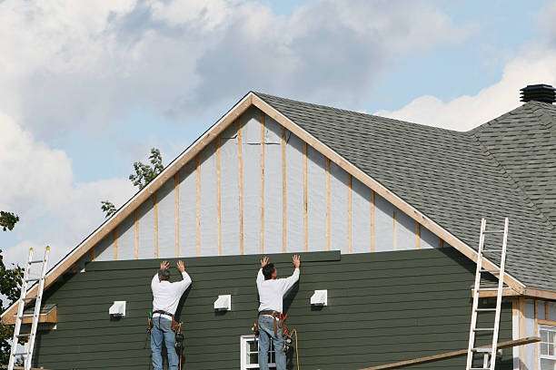 Professional Siding Installation technician working in Rome, IL